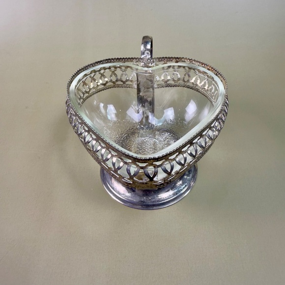 Vintage English Silverplate & Glass Heart Basket | Footed Handle Dish | England - Picture 5 of 16